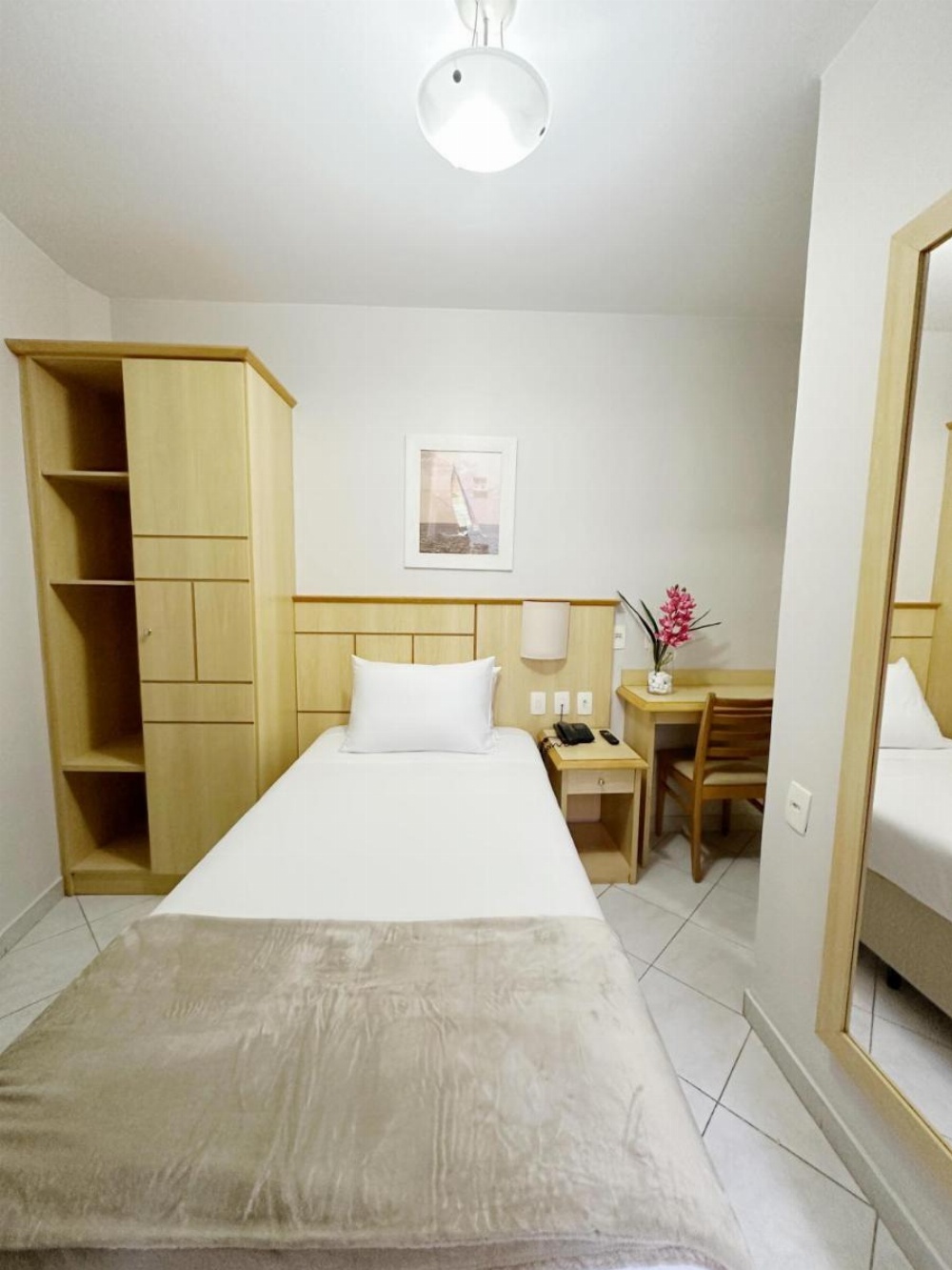 Room image 3