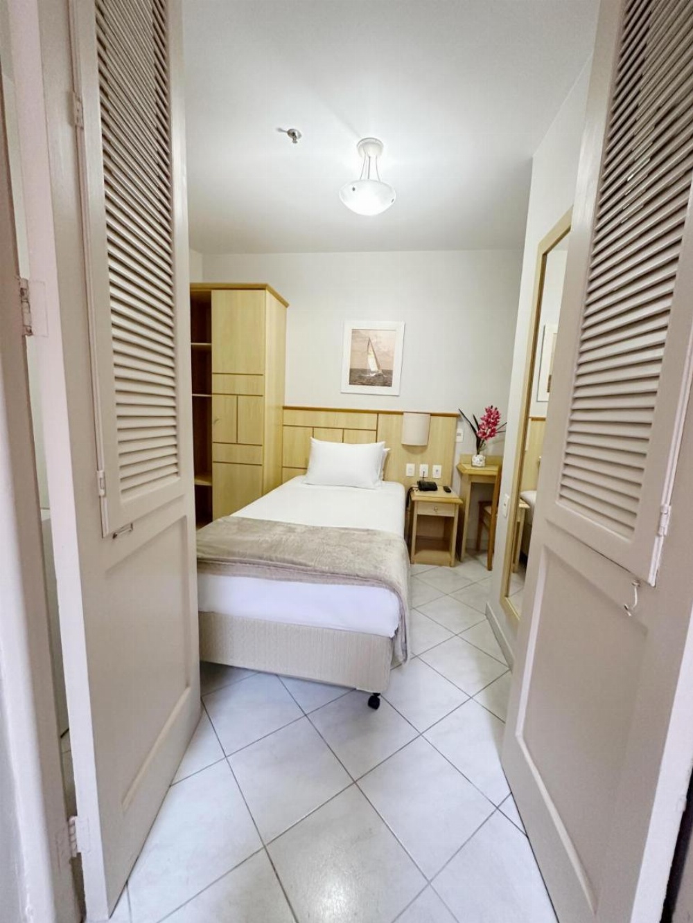 Room image 4